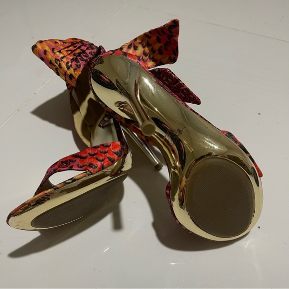 Gold Paisley Bow Stiletto Heels - Picture 5 of 7